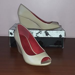 CL By Laundry Peep Toe Wedge Nude Heels Size 9